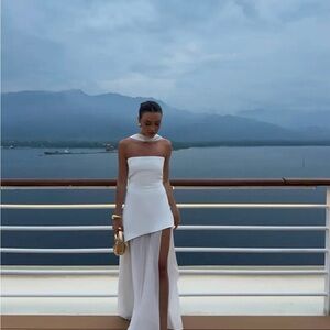 Elegant White Strapless Dress